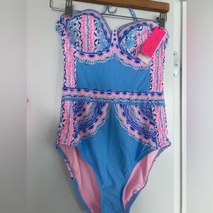 Beautiful brand new Lilly Pulitzer bathing suit- just in time for summer!